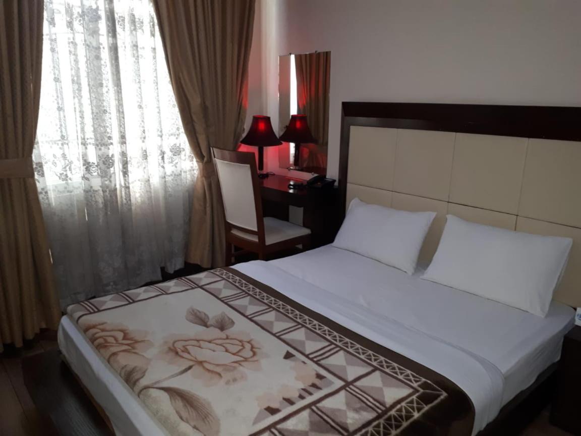 Midtown Hotel Rawalpindi Esterno foto
