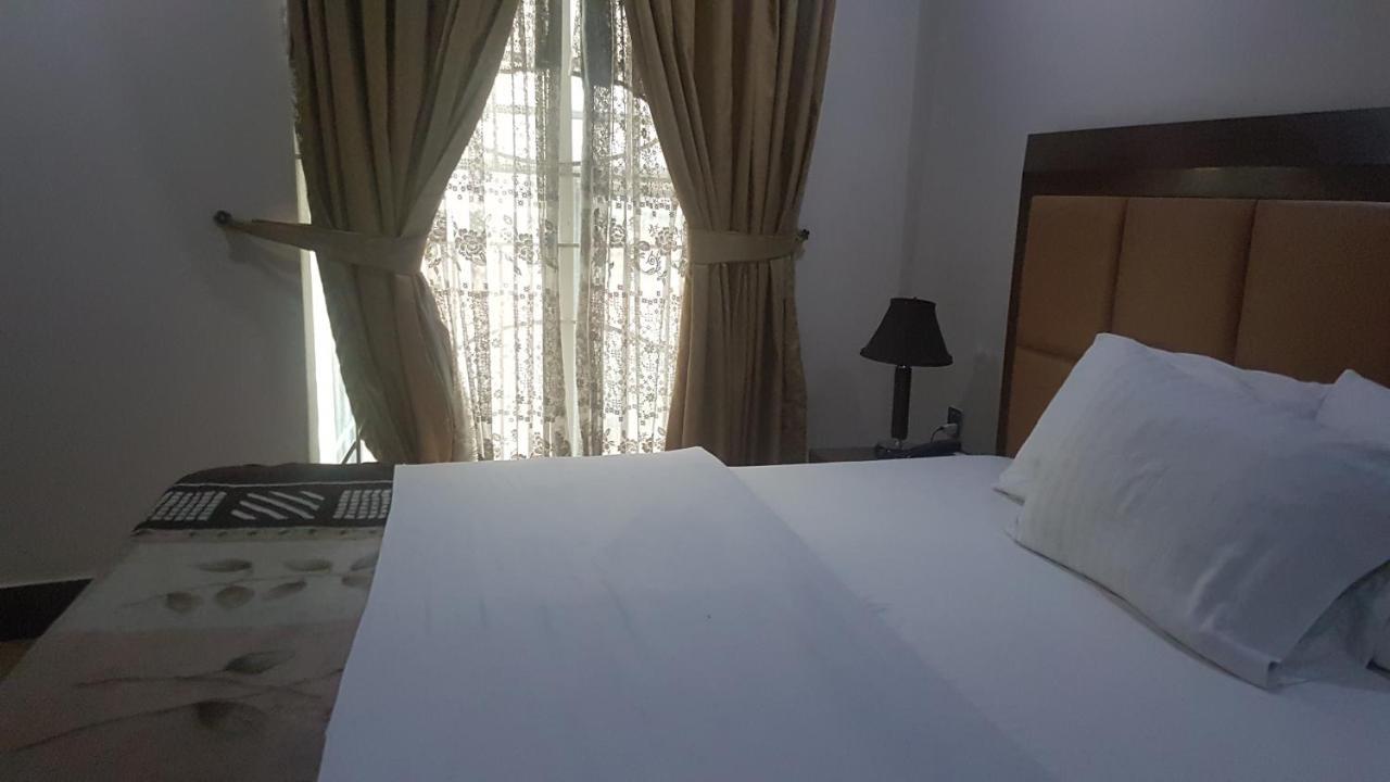 Midtown Hotel Rawalpindi Esterno foto