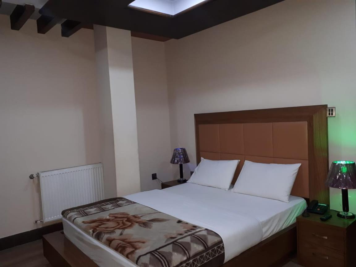 Midtown Hotel Rawalpindi Esterno foto
