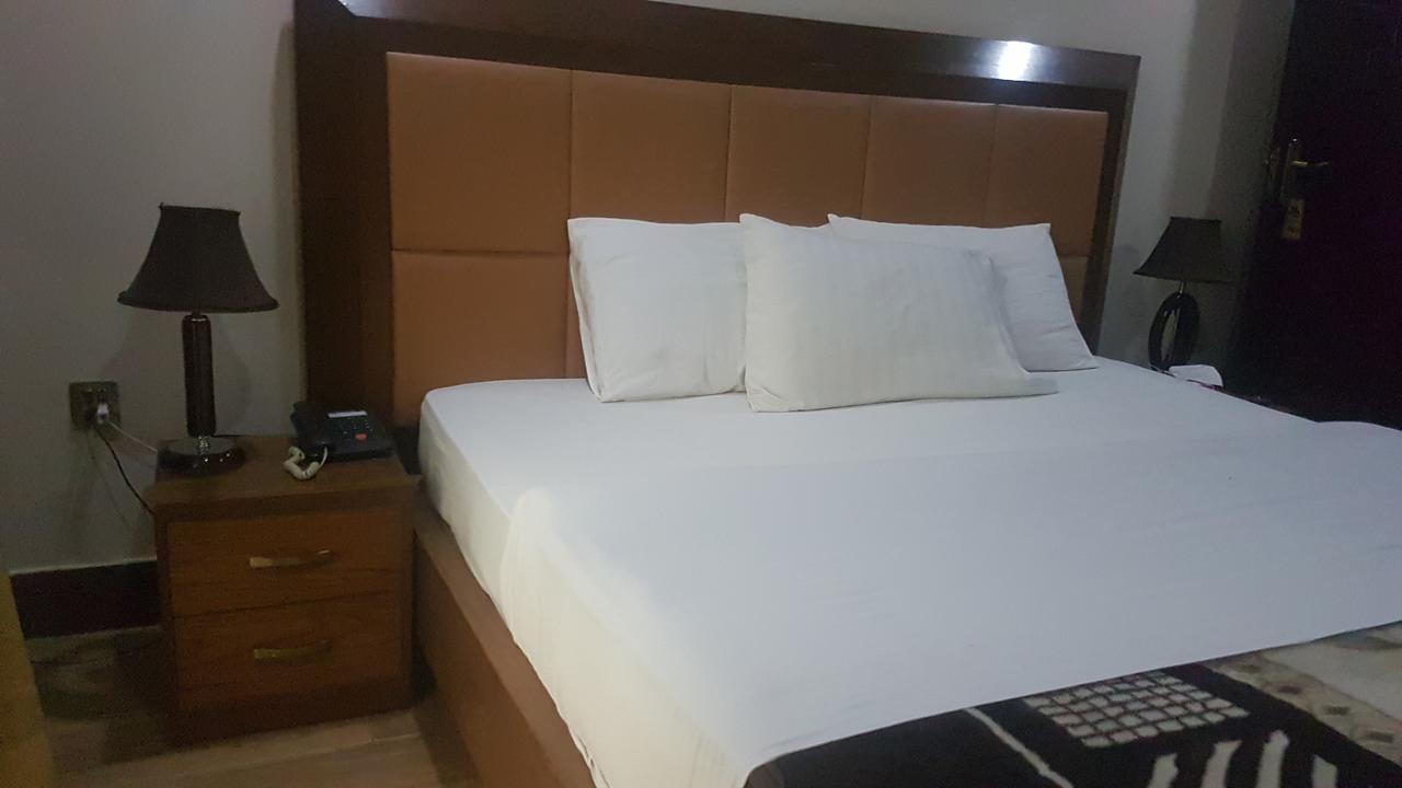 Midtown Hotel Rawalpindi Esterno foto