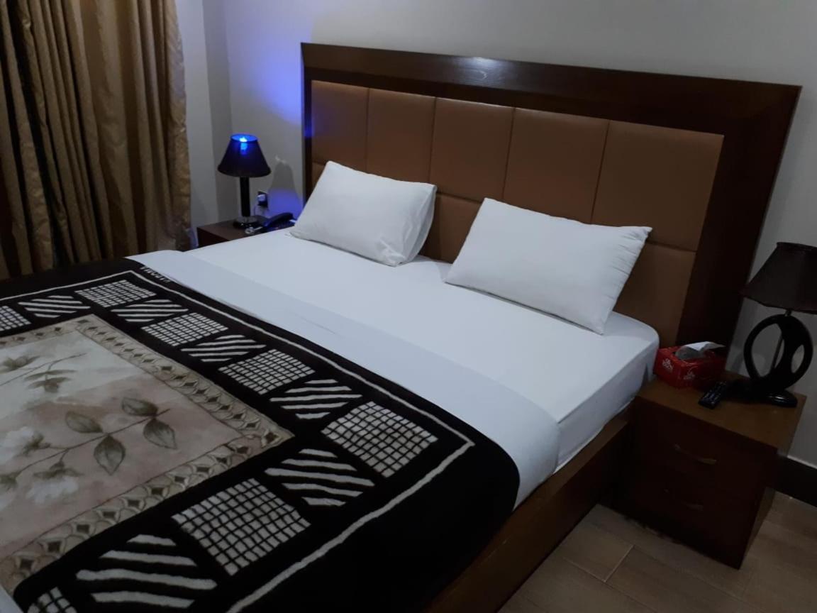 Midtown Hotel Rawalpindi Esterno foto